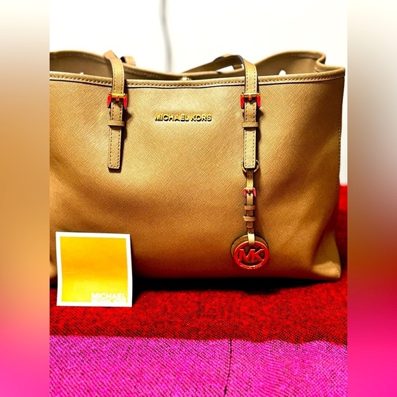 MICHAEL KORS Jet Set Large Saffiano Leather Tote Bag, EUC - Picture 11 of 15